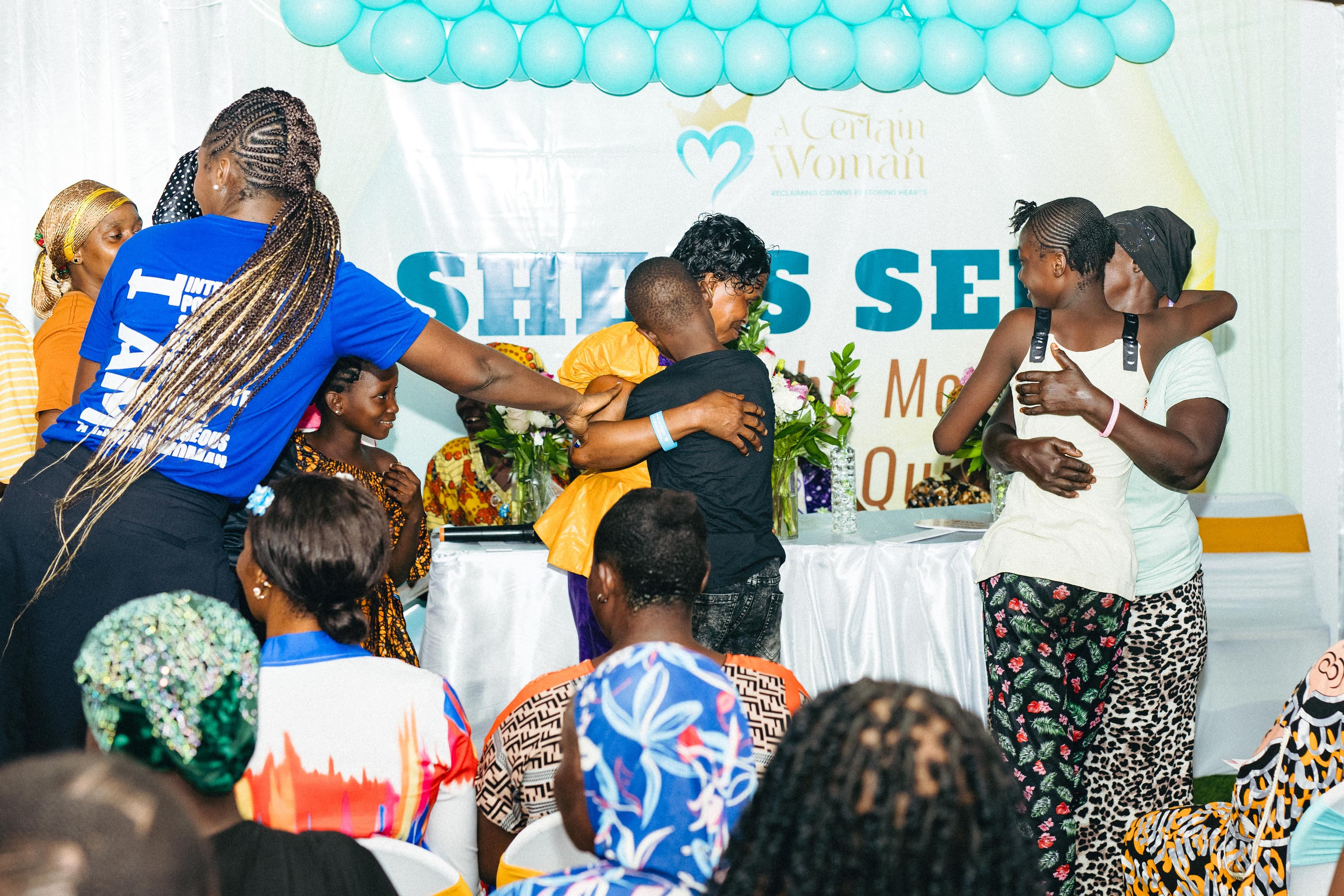 She is Seen, photo 10