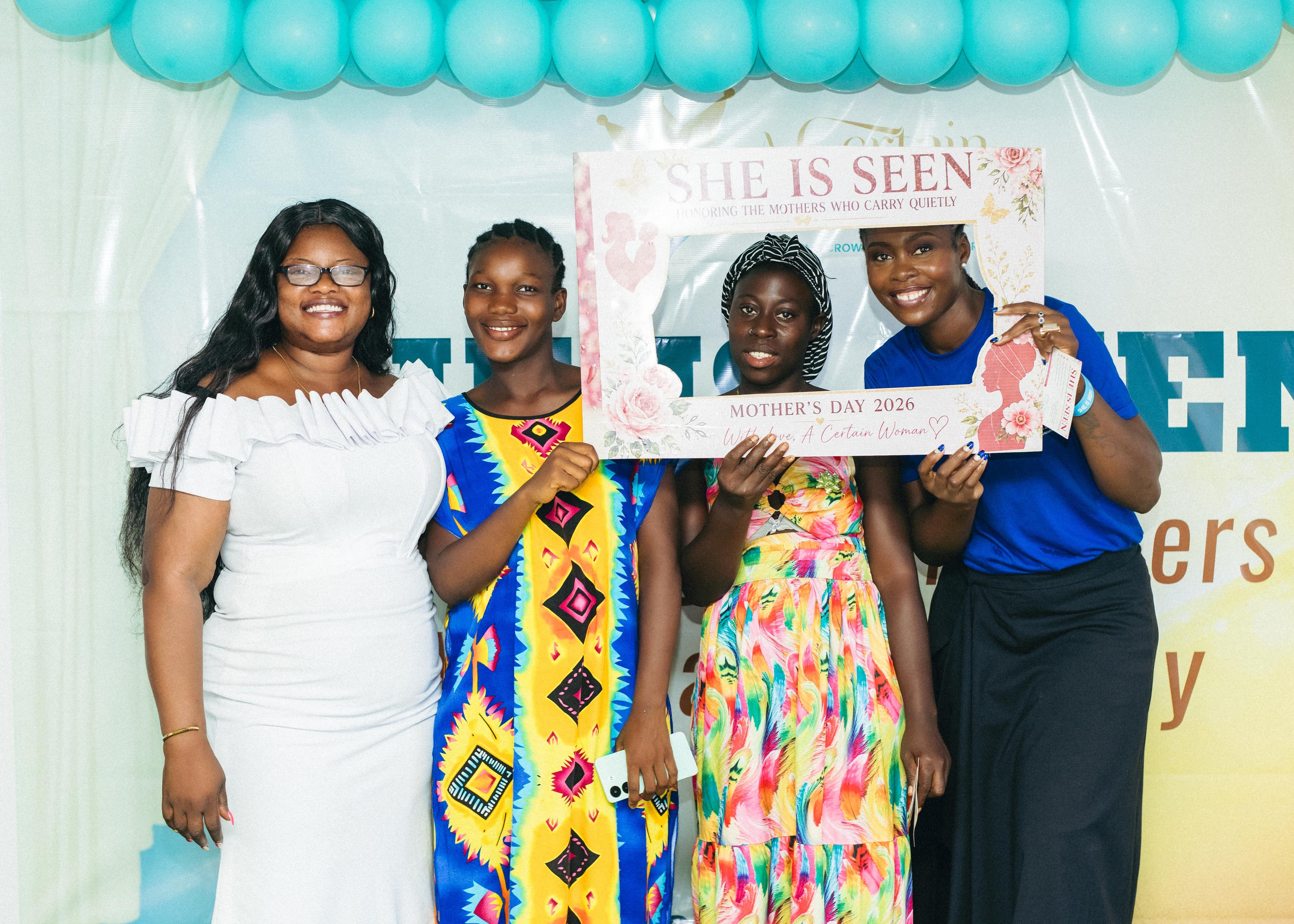She is Seen, photo 21