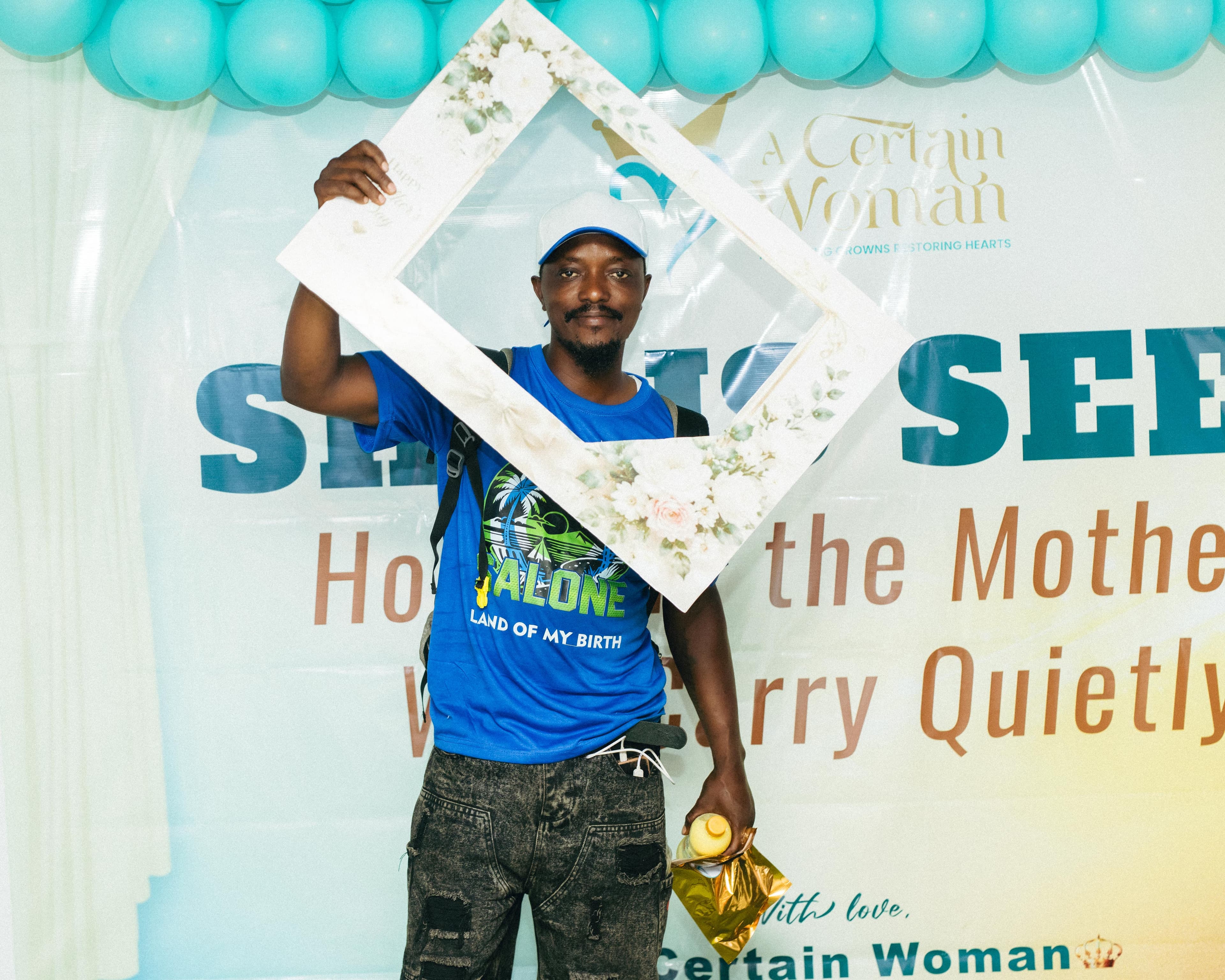 She is Seen, photo 24